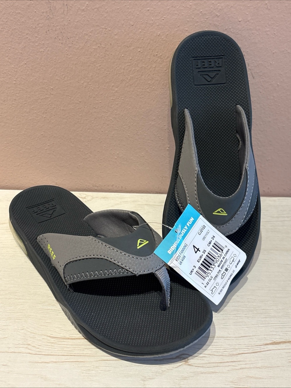 Reef Kids Fanning Sandals Sz 4 Youth Grey Volt NEW